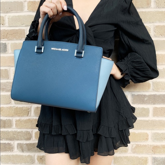 Michael Kors Handbags - Gaby’sBags👜💕-NWT Michael Kors Satchel Crossbody